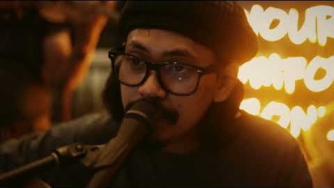 Frame from เธอหายไปในเดือนเมษา