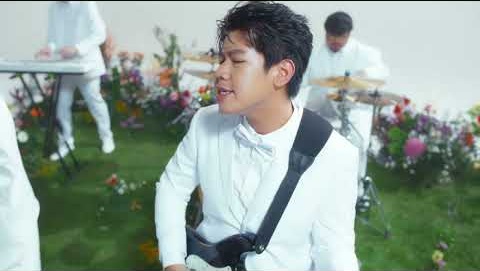 Frame from แตกยาก (Gems)